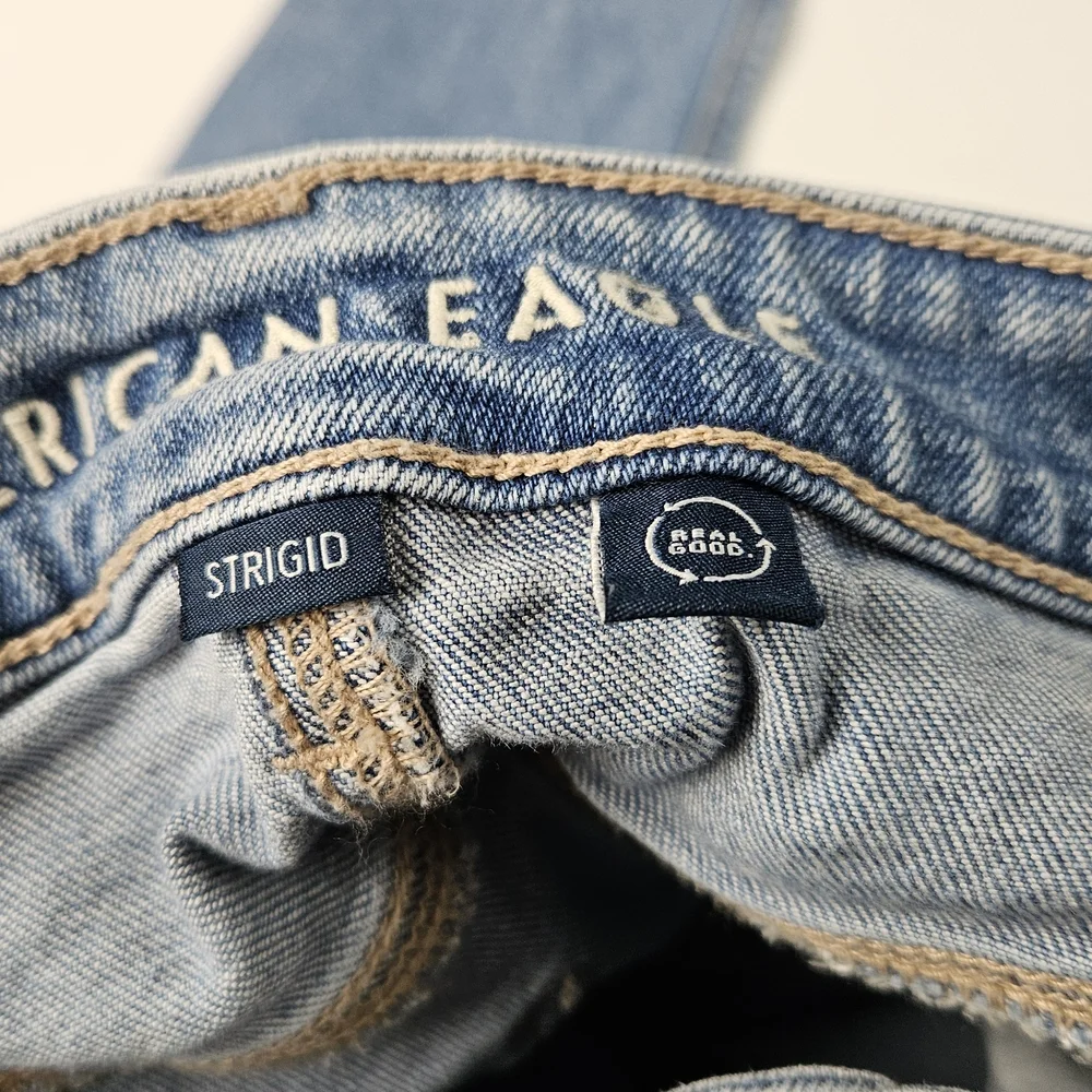 American Eagle Outfitters Strigid Ripped Mom Jean In Blue - Picture 6 of 8